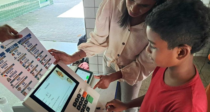Projeto desenvolvido em parceria com universidades aproximou jovens do universo da Justiça Eleit...