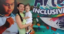Ivanilda e seu filho Lucas, integrante da Associação