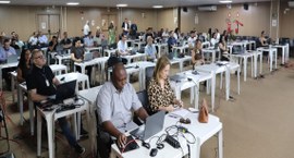 Profissionais das 74 Zonas Eleitorais do Piauí, divididos em duas turmas, recebem capacitação de...