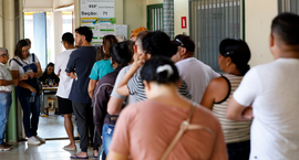 Fila de eleitores para votação