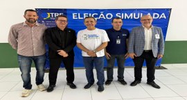 “O que se busca com as eleições simuladas é a preservação intransigente da legitimidade democrát...