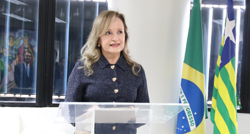 Juíza Valdênia Moura Marques de Sá discursa no púlpito