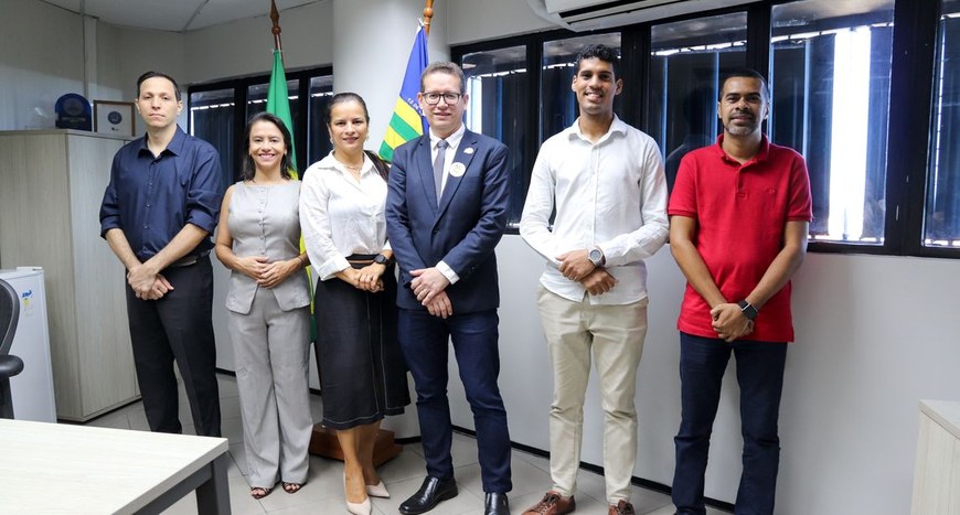 Solenidade realizada no gabinete da Diretoria-Geral marcou a chegada de novos analistas da área ...