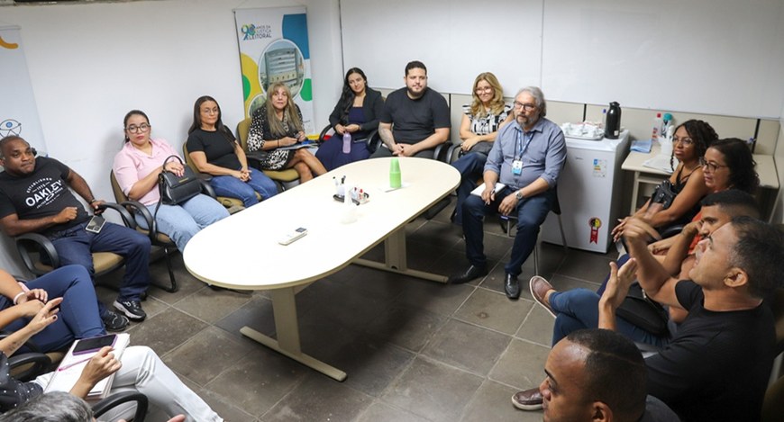 Disque Eleições com Central de LIBRAS, Ouvidoria, Comissão de Auditoria da Votação e Centro de D...