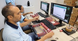Procedimento utiliza cartões de memória e pendrives que recebem informações sobre eleitoras/elei...