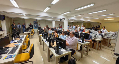 Chefe da Seção de Gestão de Sistemas Eleitorais (SEGSIE), Jairo Martins, e o chefe da Seção de V...