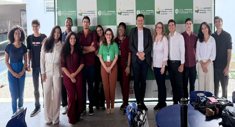 Estudantes de Direito da UFPI capacitados no projeto Agentes de Cidadania ministram informações ...