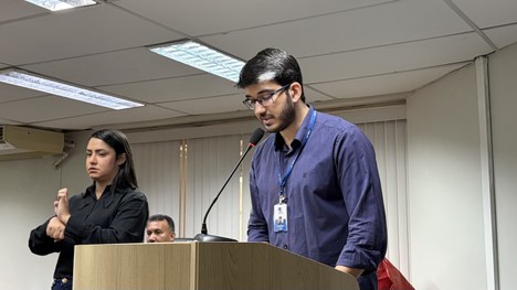 Coordenadora do CVV, Maria Zélia, ao lado da psicóloga Kézia Stéfani