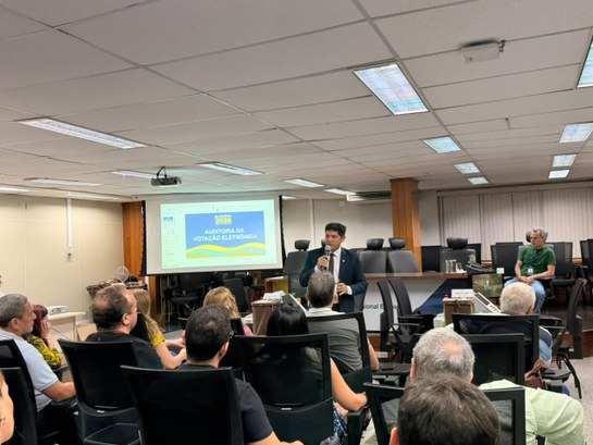 Comissão conclui capacitação de colaboradores para testes de integridade das urnas eletrônicas
