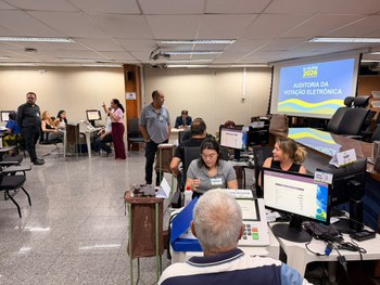 Comissão conclui capacitação de colaboradores para testes de integridade das urnas eletrônicas