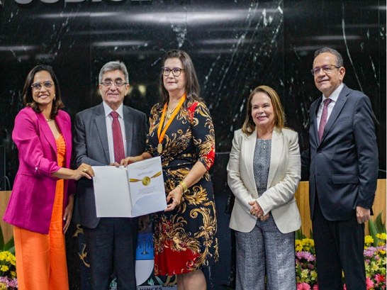 Diretora-Geral do TRE-PI recebe medalha por atuação no combate à violência de gênero ..