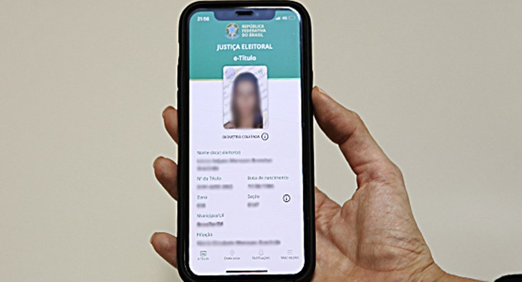 Eleições 2024: Use o e-Título com foto para confirmar sua identidade e votar Via digital do título pode ser usada no dia da votação somente se tiver fotografia. Confira outr...