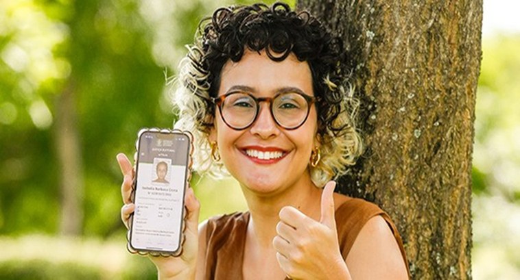 O título de eleitor é um instrumento de cidadania pois permite a participação nas eleições e a c...