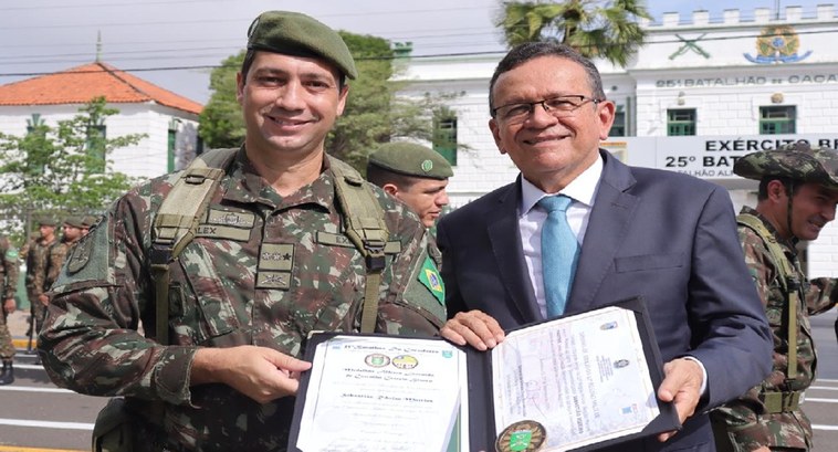 Exército Brasileiro homenageia Presidente e Diretora Geral do TRE-PI Autoridades da Justiça Eleitoral foram agraciadas Título, Diploma e Medalhão pela amizade e pelo...