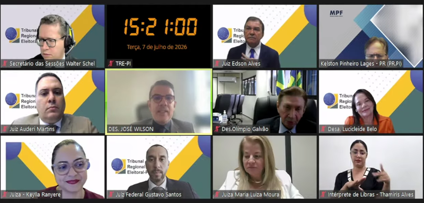 O momento foi marcado por homenagens e estimas dos membros da Corte Eleitoral e demais colegas d...