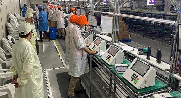 Justiça Eleitoral dá início à produção de novas Urnas Eletrônicas Previsão é fabricar quase 220 mil aparelhos do modelo UE 2022