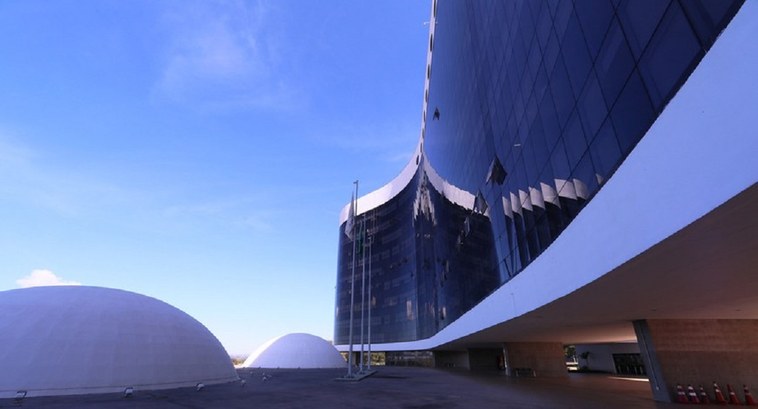 Mantida multa a candidatos em Teresina-PI por compra de votos em 2014 Plenário do Tribunal Superior Eleitoral confirmou decisão monocrática do relator do caso ministr...