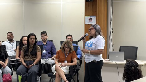 Coordenadora do CVV, Maria Zélia, ao lado da psicóloga Kézia Stéfani