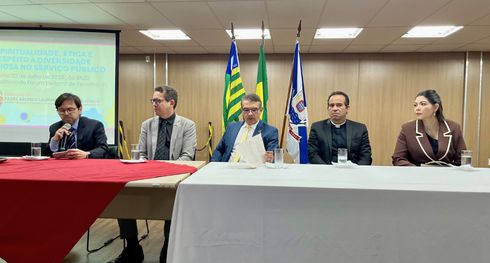 Presidente do TRE-PI participa de palestra junto a servidores no Fórum Eleitoral