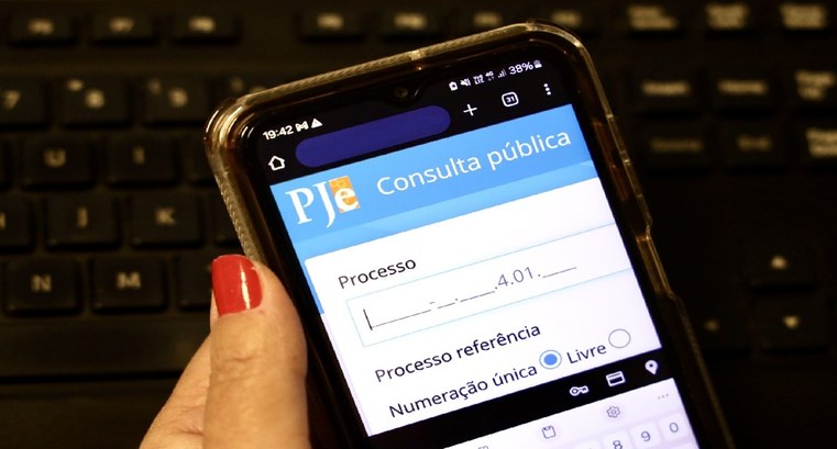 Múltiplo Fator Autenticação para usuários externos do Pje A partir de segunda-feira (3/11) procedimentos de acesso à nova versão do sistema exigirão uso d...