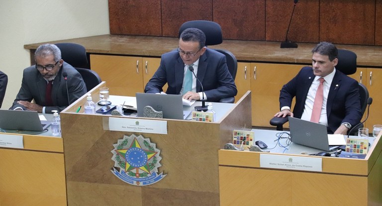 PARLAMENTO PRESIDENTE ..