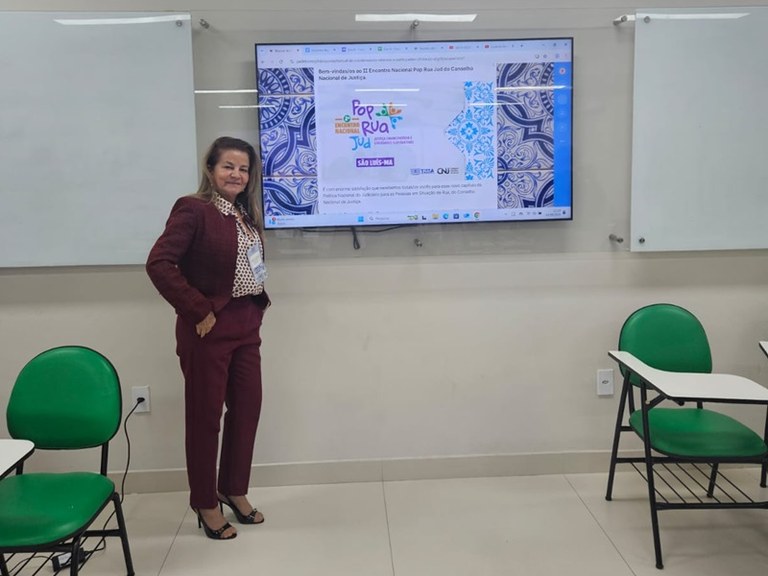 POP RUA MARIA LUÍZA SOZINHA ..