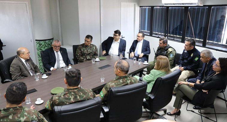 Presidente do TRE-PI recebe General que comandará tropas do Exército nas Eleições 2024 ..