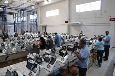 Audiência pública de carga e lacre das urnas eletrônicas da 2ª Zona Eleitoral