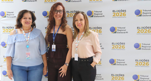 Equipe do HEMOPI e da ASAS distribui materiais informativos sobre a importância da doação de sangue