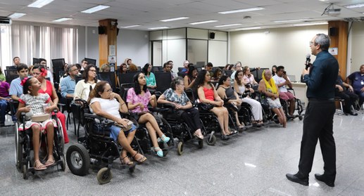 Programação iniciada na segunda-feira passeou pela urna eletrônica por dentro, evolução do voto ...