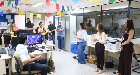 Equipe do HEMOPI e da ASAS distribui materiais informativos sobre a importância da doação de sangue