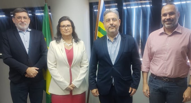 TRE e ALEPI iniciam tratativas para edição 2025 do Parlamento do Futuro Encontro entre representantes da Justiça Eleitoral e da Assembleia Legislativa no Gabinete da Di...