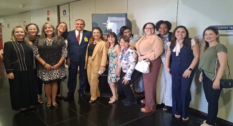 Juíza eleitoral e servidora do Núcleo de Acessibilidade participam de curso no TSE em Brasília v...