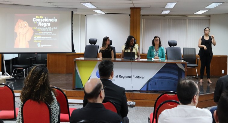 TRE-PI celebra Dia da Consciência Negra e capacita servidoras/servidores Palestra de juíza professora em questões raciais e exibição do documentário “Raízes da Resistênc...