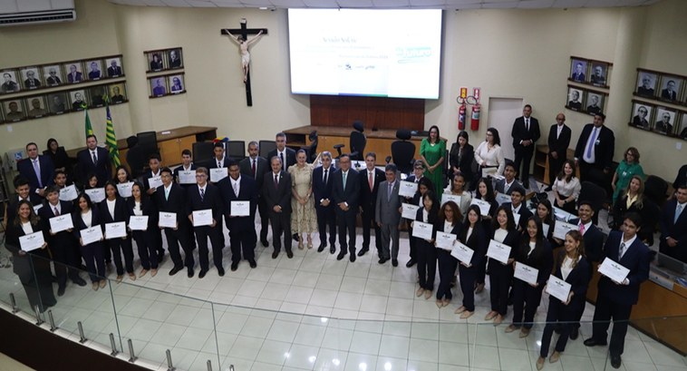 TRE-PI diploma jovens Deputadas e Deputados do Parlamento do Futuro Cerimônia solene foi realizada no plenário do Tribunal Eleitoral do Piauí com a presença dos int...