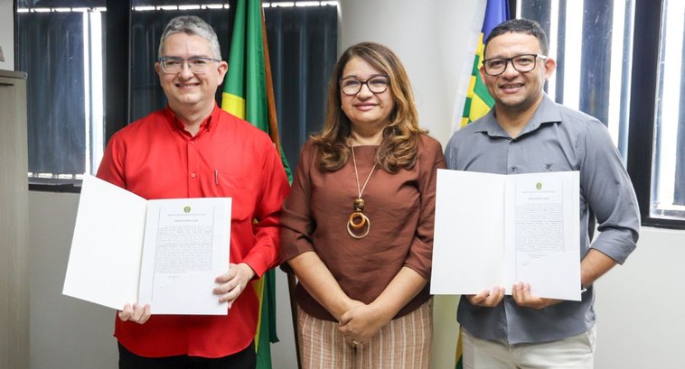 TRE-PI empossa dois novos Analistas Judiciários na área de Tecnologia da Informação ...