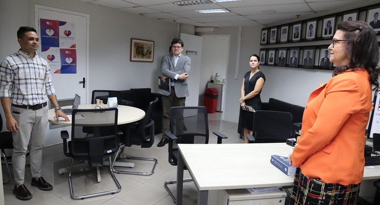 TRE-PI empossa novo servidor ..