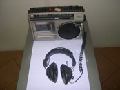 Fotografia de rádio-gravador, equipamento de som com fone de ouvidos utilizado pelos taquigráfos...