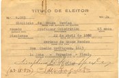 Modelo de título eleitoral utilizado a partir de 1945, na 2ª fase da Jutiça Eleitoral. Objeto fa...