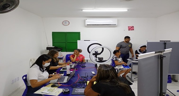 TRE-PI fez atendimento descentralizado no Dirceu Arcoverde I O serviço foi prestado neste último sábado no CETI Santa Inês no bairro Dirceu Arcoverde e fez p...