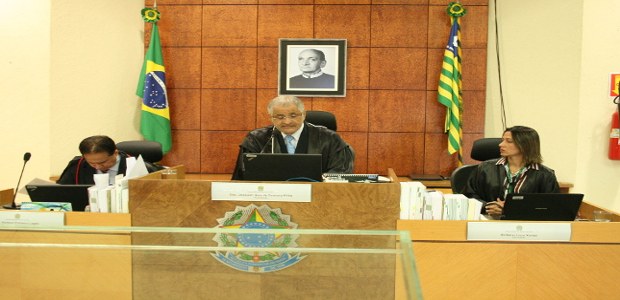 Tre-pi-foto-corte-com-des-Santana Foto do plenário TRE-PI com o novo presidente