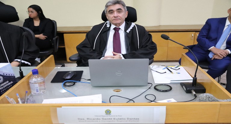 Foto como relator em julgamento