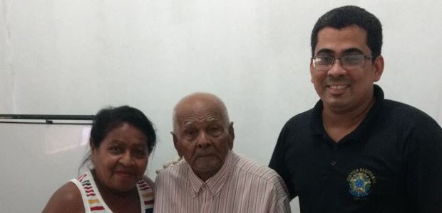 Foto referente a um eleitor de 96 anos que fez o recadastramento biométrico em Ribeira do Piauí-PI