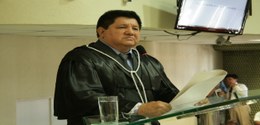 Foto II do juiz Antonio Lopes na solenidade de sua posse no TRE-PI em 25/07/16