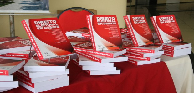 tre-pi-foto-livro-direito-eleitoral Foto do livro Direito Eleitoral em Debate