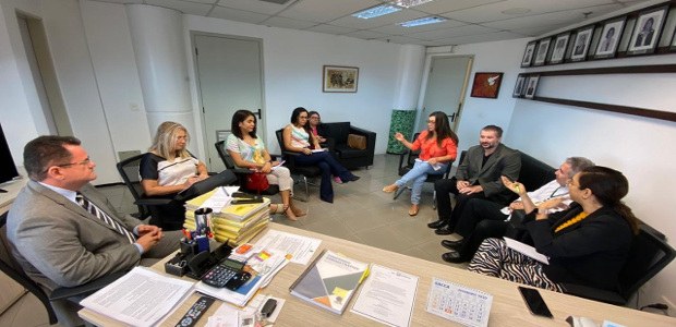 TRE-PI foto mulher na política Foto referente participação da mulher na política