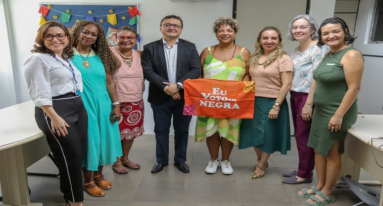 TRE-PI foto mulheres negras Foto referente visita ao TRE-PI representantes da rede de mulheres negras de Pernambuco