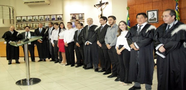 Foto referente a solenidade de posse de sete novos servidores do TRE-PI