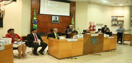 Foto referente a reunião com juízes e prefeitos para discutir 3ª etapa biometria