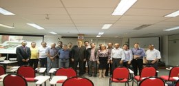 Foto da reunião de juízes e prefeitos do 1º grupo dos municípios que passarão pela biometria